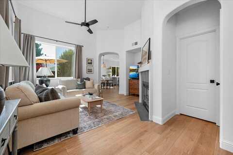 1780 Avignon Lane N, Clovis, CA 93619