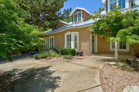 1513 TINNIN Road NW, Los Ranchos, NM 87107