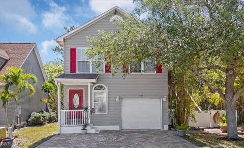 434 Leawood Circle, Naples, FL 34104