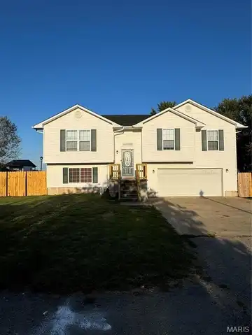 121 Penny Lane, Farmington, MO 63640