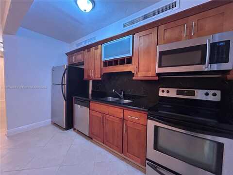 2880 Pine Tree Dr, Miami Beach, FL 33140
