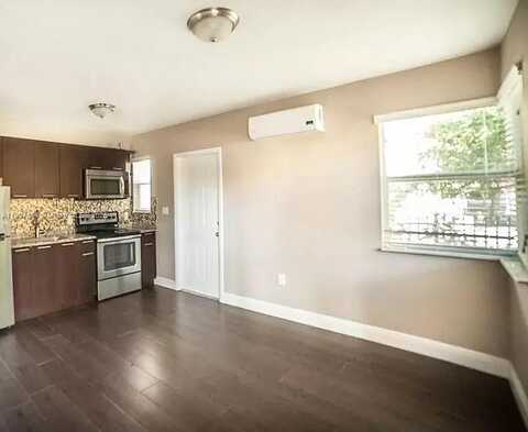 500 SW 9th Ave, Miami, FL 33130