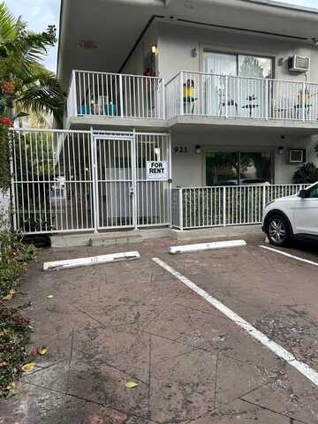921 Meridian Ave, Miami Beach, FL 33139