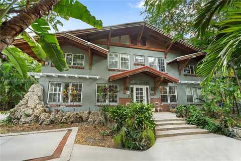 752 NW 7th St Rd, Miami, FL 33136
