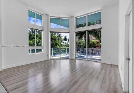 1900 N Bayshore Dr, Miami, FL 33132