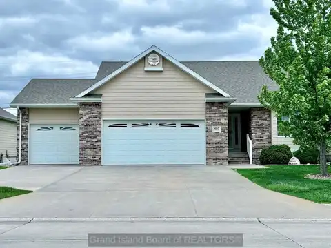 405 Rosewood Circle, Grand Island, NE 68803