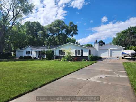 2512 Pioneer Blvd, Grand Island, NE 68801