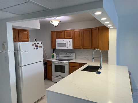 9420 Poinciana Pl, Davie, FL 33324