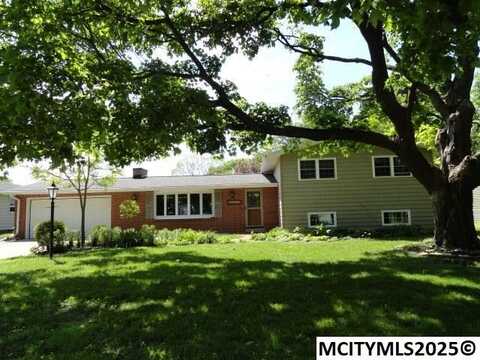 114 Parkridge Dr, MASON CITY, IA 50401