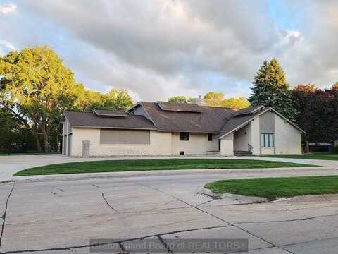 1303 Stagecoach Rd, Grand Island, NE 68801