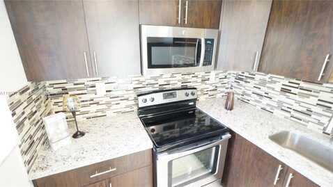 9180 Fontainebleau Blvd, Miami, FL 33172