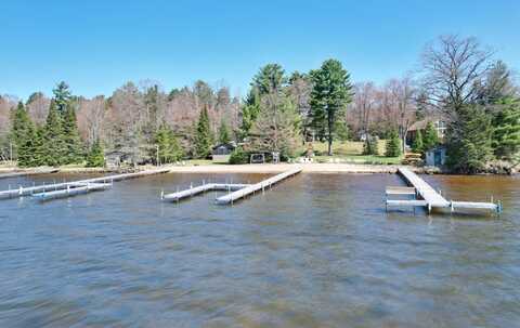 8475 HILLCREST LN, Saint Germain, WI 54558