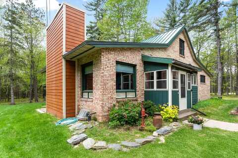 8041 TWO LAKES RD, Lake Tomahawk, WI 54539