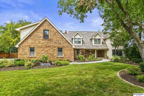 9826 Harney Parkway N, Omaha, NE 68114