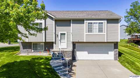 1504 Lakewood Drive, Papillion, NE 68046