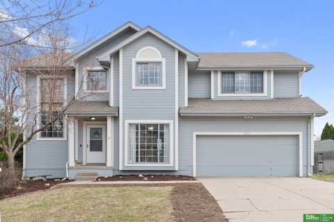 2201 Queen Drive, Papillion, NE 68046
