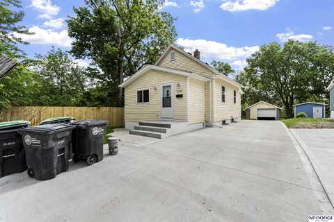 5435 S 18th Street, Omaha, NE 68107