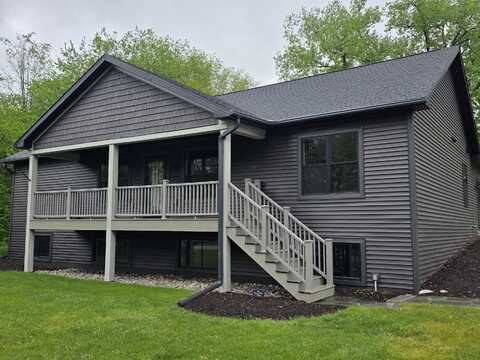 9435 402nd Ave, Genoa City, WI 53128