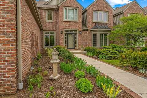 1998 W Hidden Reserve Ct, Mequon, WI 53092