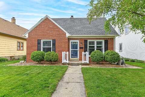 134 W Roberta Ave, Waukesha, WI 53186