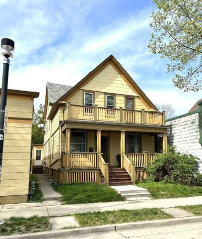 918 E Center St, Milwaukee, WI 53212