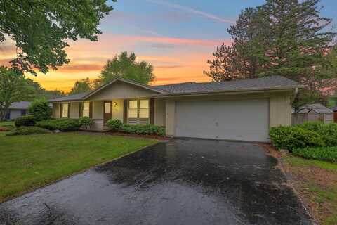 1916 Dixie Dr, Waukesha, WI 53189