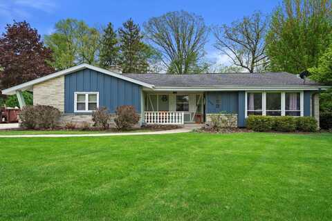 17505 Royalcrest Dr, Brookfield, WI 53045
