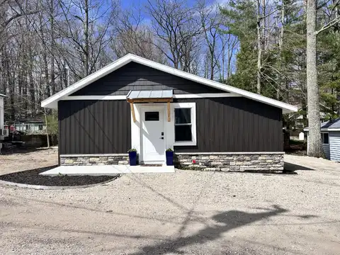 855 W Locust Street, White Cloud, MI 49349