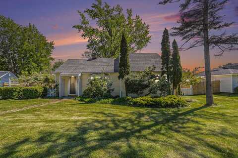 17724 North Shore Drive, Spring Lake, MI 49456