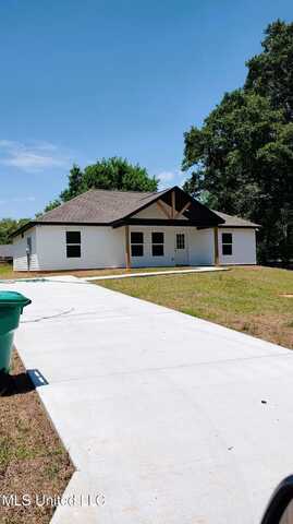 109 N Barnett Street, Poplarville, MS 39470