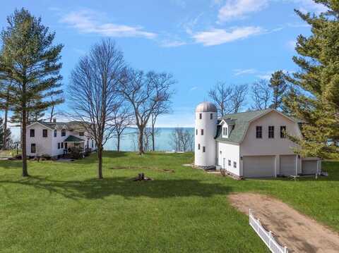 8282 W Harrison Road, Mears, MI 49436