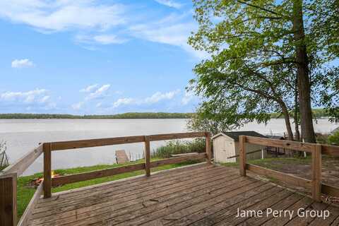 1760 S Colonel Point Drive, Crystal, MI 48818