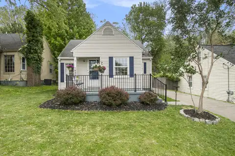 1633 Shangrai La Drive SE, Grand Rapids, MI 49508