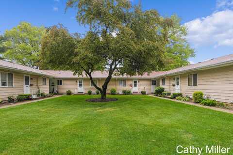 5887 Leisure South Drive SE, Grand Rapids, MI 49548