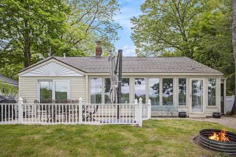 456 E Gull Lake Drive, Augusta, MI 49012