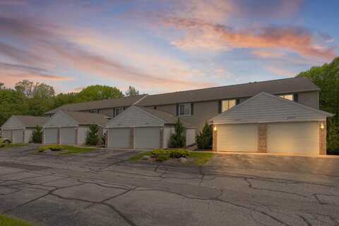 8585 Courtland Drive NE, Rockford, MI 49341