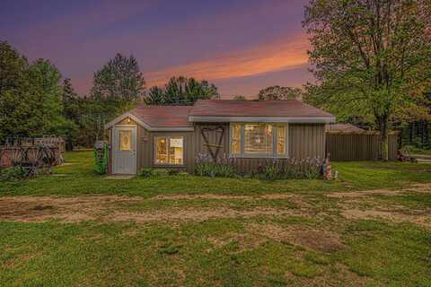 19030 W Almy Road, Howard City, MI 49329