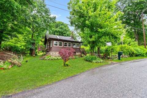 13 Alturas Rd, Vernon, NJ 07422