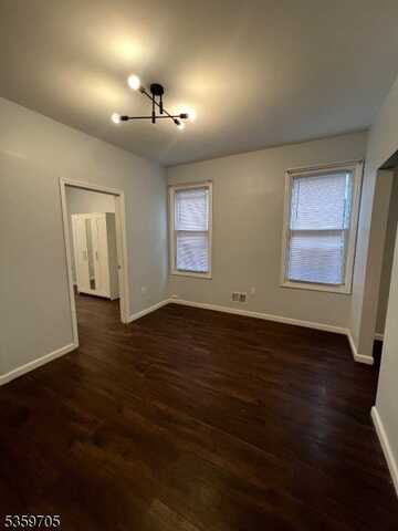 68 Florida St, Elizabeth, NJ 07206