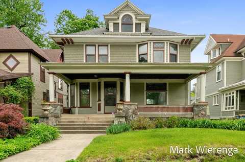 522 Paris Avenue SE, Grand Rapids, MI 49503