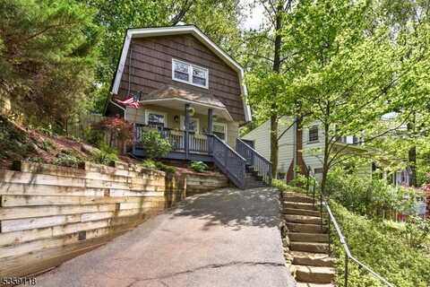 8 Cliffside Trl, Denville, NJ 07834