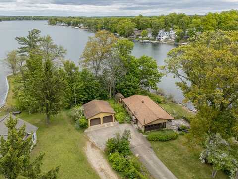 12391 Sunset Drive, Plainwell, MI 49080