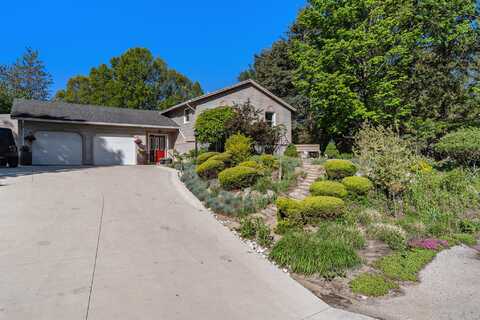 17653 Hiawatha Drive, Spring Lake, MI 49456