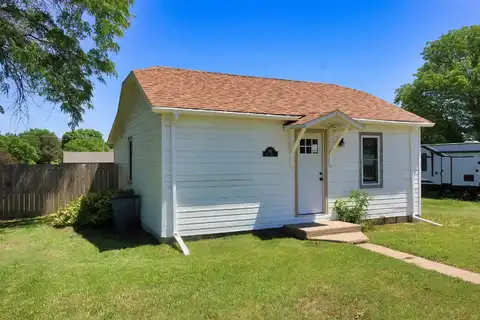 802 Main, Victoria, KS 67671