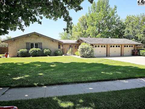 1461 Briarwood Ln, McPherson, KS 67460
