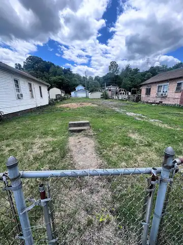 1814 Sycamore Street, Kenova, WV 25530