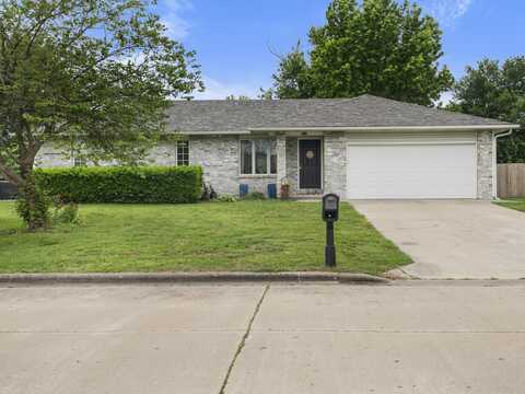 2234 W College Drive, Bolivar, MO 65613