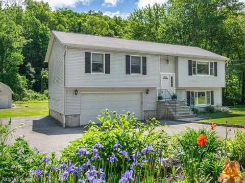 10 W Shore Dr, Vernon, NJ 07462