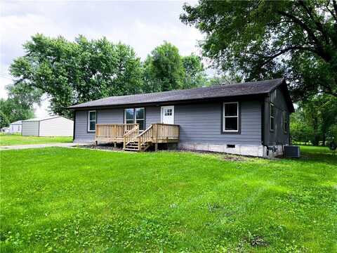 201 W Kelley Avenue, Leeton, MO 64761