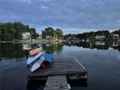 135 Dockside Circle, Lake Tapawingo, MO 64015
